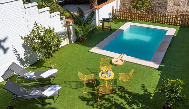 Fabulous House with Private Garden and Pool. San Nicolas