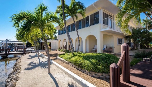 Fabulous Island Getaway! Easy access to Florida Bay, Private Beach, Elevator