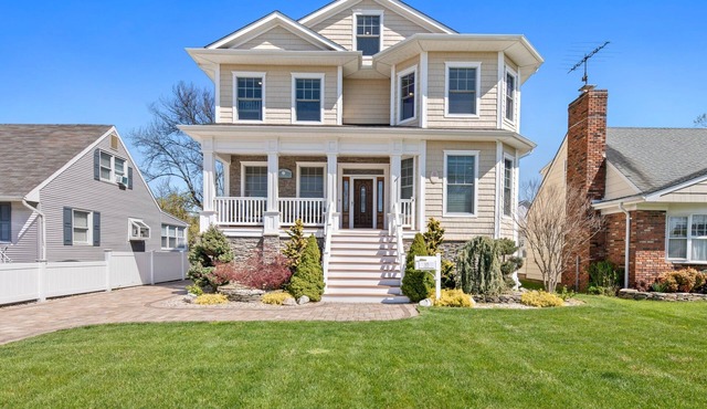 Fabulous Large Beach Home 1-block from beach & boardwalk