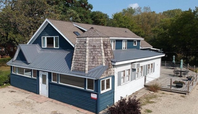 Fabulous Lake House near Lake Geneva, 1.5 hours from Chicago!