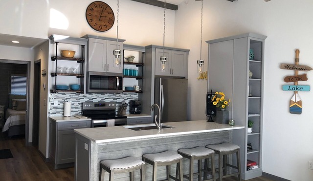 Fabulous Lakefront Condo w/Great View & Location