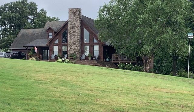 Fabulous Lakeview home with stone fireplace located in Springville/Buchanan