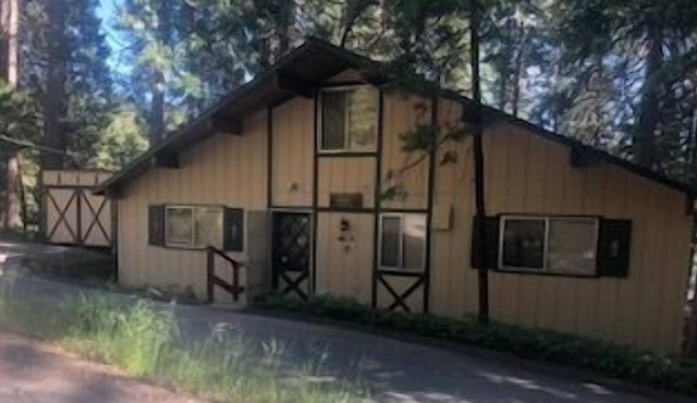 Fabulous lakeview home- internet, deck, BBQ, handicapped accessible