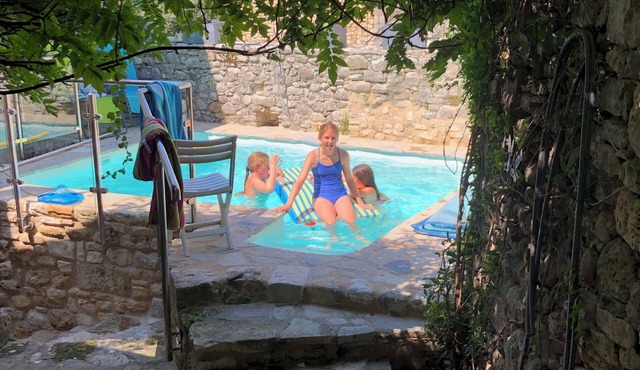 Fabulous large home in Montclus overlooking the river with private pool