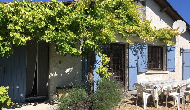 Fabulous location-Farmhouse-Heated Pool -Sauna-Zip Line-Pool Table