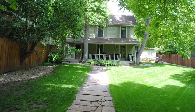 Fabulous LOCATION quiet setting steps to Pearln