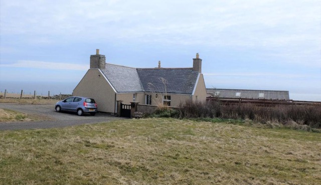 Fabulous location with sea and castle view - NC500