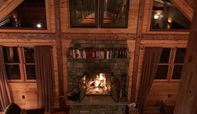 Fabulous Log Cabin: the perfect getaway with new pickleball court and pool!