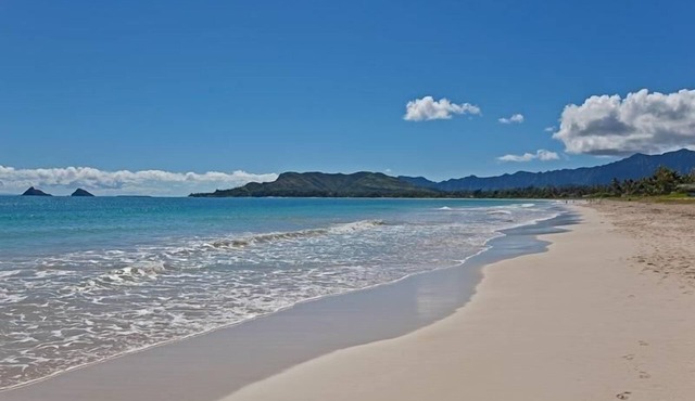 Fabulous Luxury Kailua Beachfront Private pool and Hot Tub