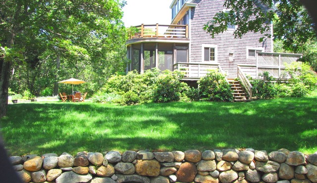 Fabulous Makonikey with multi-levels & multi-decks ~WALK TO PRIVATE BEACH! A/C!