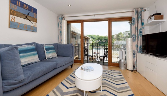 Fabulous modern apartment for 4 with parking, close to the town centre.