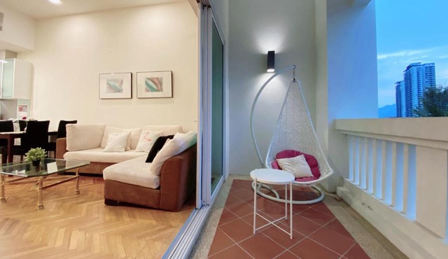 Fabulous Modern MarinaSuite with Pool View at StraitQuay by The Sea