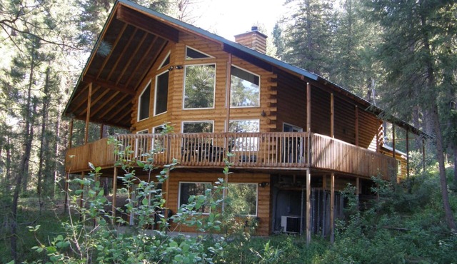 Fabulous Mountain Chalet on the River with All the Amenities you Desire!