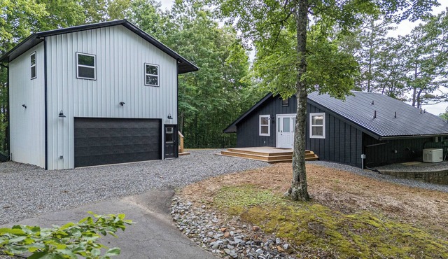 Fabulous Murphy home on over 6 acres -Completely private