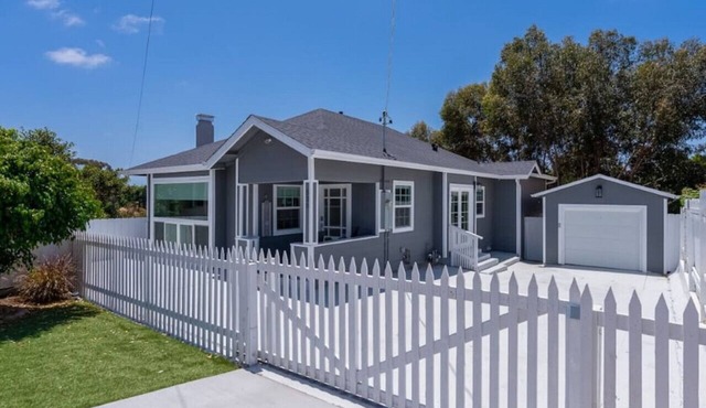 Fabulous New 4BR/3BA House in Mission Hills