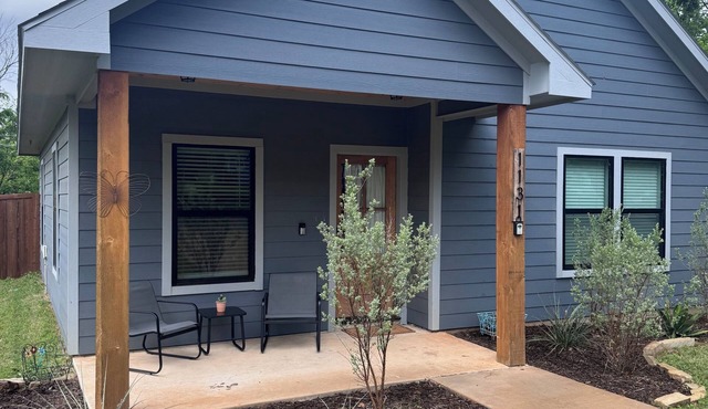 Fabulous new modern 3-bedroom house near historic downtown Denison