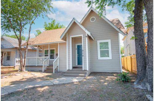 Fabulous Newly Renovated 2Br1Ba Near Downtown