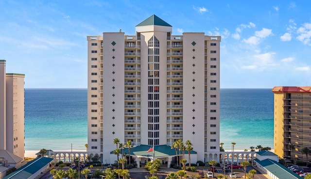 FABULOUS OceanFront 4 BDR on 2nd floor . 2 Sets Beach Chairs