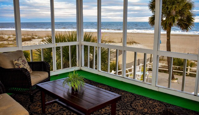 Fabulous ocean front panoramic view screened porch WIFI pet friendly, grilling