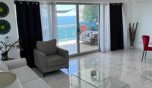 Fabulous ocean view in centrally located apartment