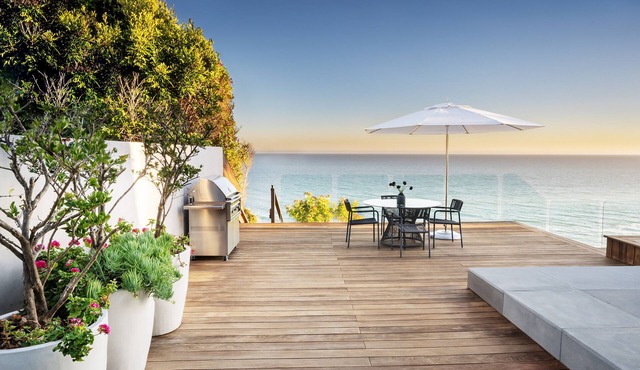 Fabulous oceanfront villa in Malibu on a private beach