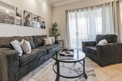 Fabulous Penthouse Apartment LAS VEGAS Strip view with resort amenities! 5 min walk to main attractions! ONLY LONG TERM RENTALS min 30 nights!