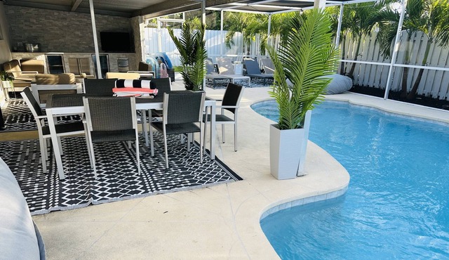 Fabulous Pool Home just 11 min to beach