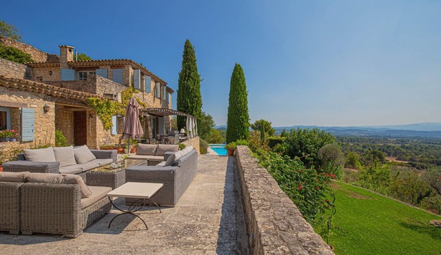 Fabulous property with heated pool just outside Cucuron