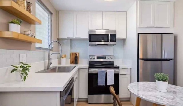 Fabulous Renovated Honolulu Loft with A/C