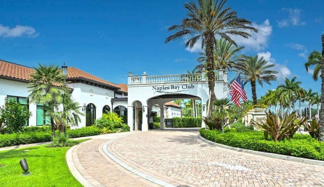 Fabulous Resort - Pool Views from Oversized Lanai