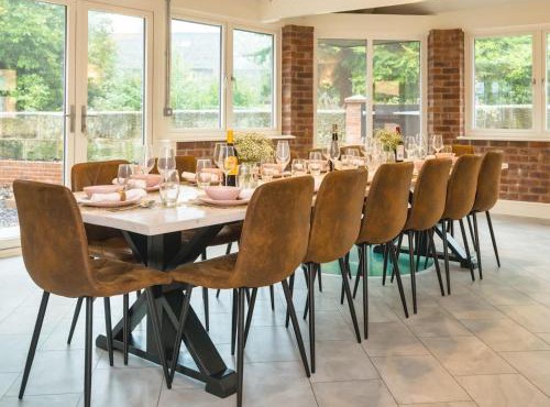 Fabulous Retreat sleeps 14 with Pool and Sauna - Pass the Keys