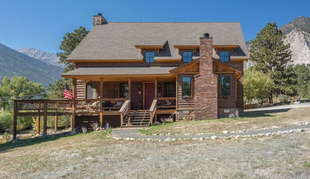 Fabulous Scenic Mountain Home - Sleeps 10!