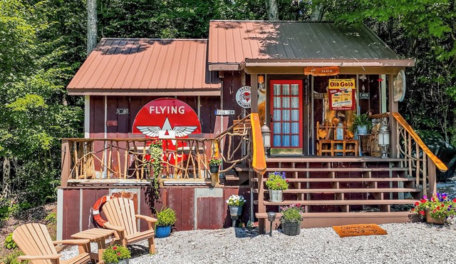 Fabulous Shack in the heart of Tellico Plains.