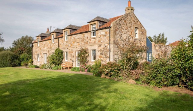 Fabulous Sleeps 10 Country House