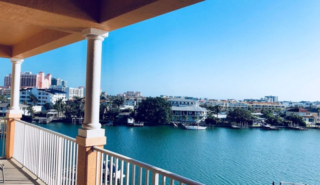 FABULOUS SPRING SALE! 🌸🌼at Luxurious Waterfront condo in Clearwater Beach