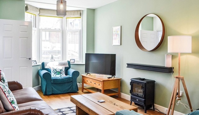 Fabulous three bedrooms town house, just a few minutes walk from the beach.