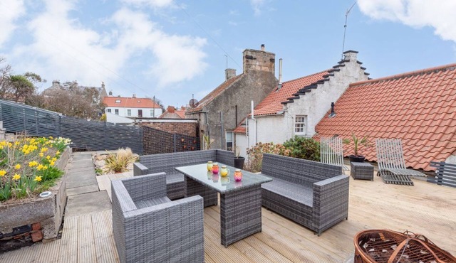 Fabulous three-storey townhouse with stunning outside space and amazing views