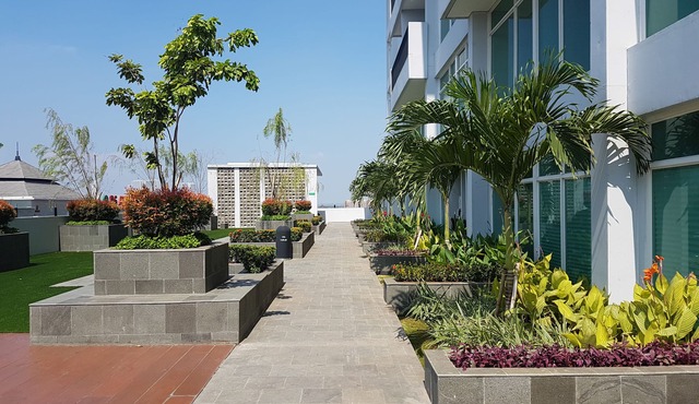 Fabulous Tree Park City Studio Apartment near ICE BSD