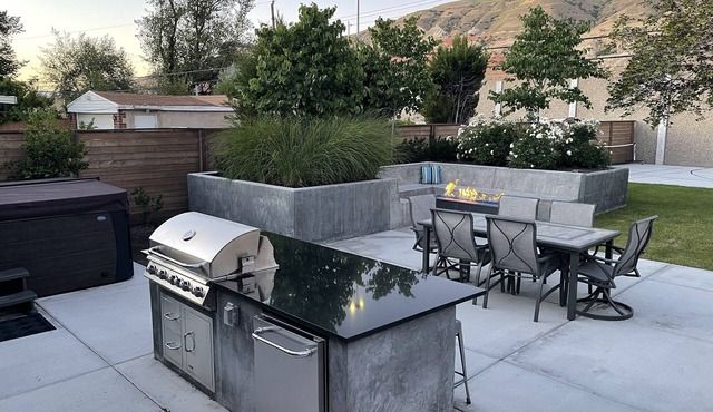 Fabulous Urban Oasis w/hot tub and private backyard!
