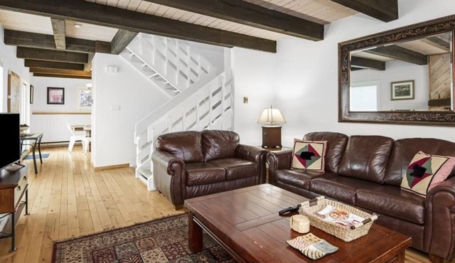 Fabulous Vail Townhome - Steps from the free Town of Vail bus
