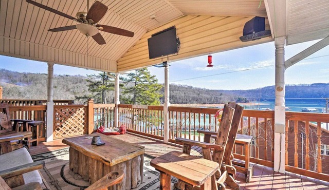 Fabulous view, walking distance from Flat Hollow Marina