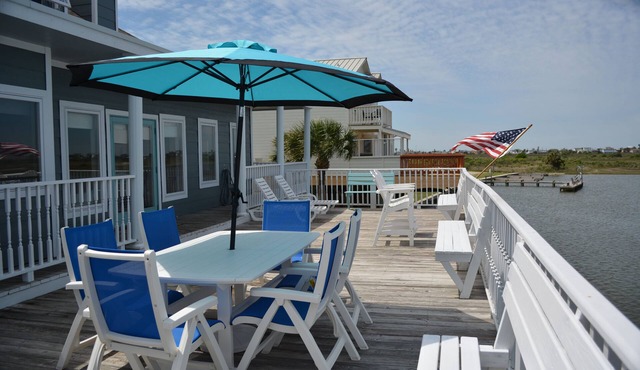 Fabulous Waterfront Fishing and Sunsets! Free Night with Weekly rental.