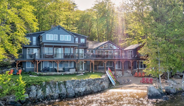 Fabulous Waters Edge with Sandy exclusive beach