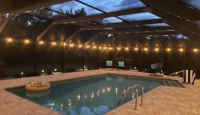 FABULOUS WHISKEY CREEK POOL HOUSE! SLEEPS 8! MINUTES TO GOLF AND GULF!