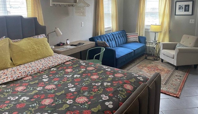 Fabulous Work & Stay Studio Apartment