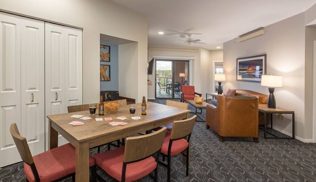 Fabulous Yellowstone 0.6 mile from desired resort 2 BR 2 bath suite