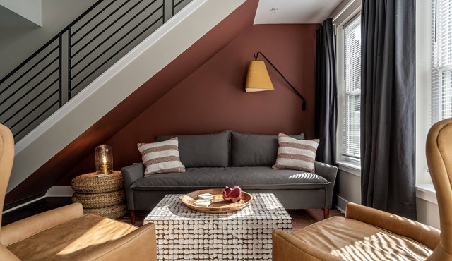 Fabulously Designed Duplex - w/Free Street Parking