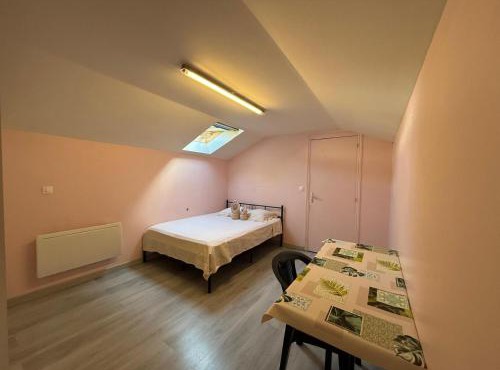 Face à la gare - Chambre 8