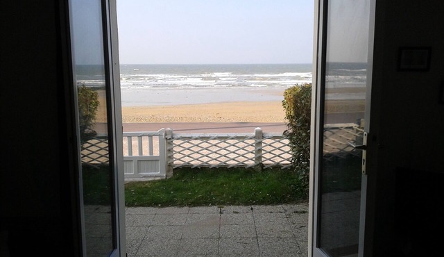 FACE AND DIRECT SEA ACCESS, F2 + GARDEN - 4 people