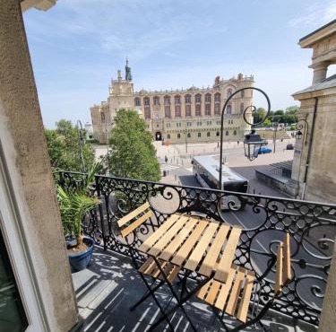 Face château St Germain en Laye, appartement 4 à 6 personnes, 23 min de Paris Champs-Elysées